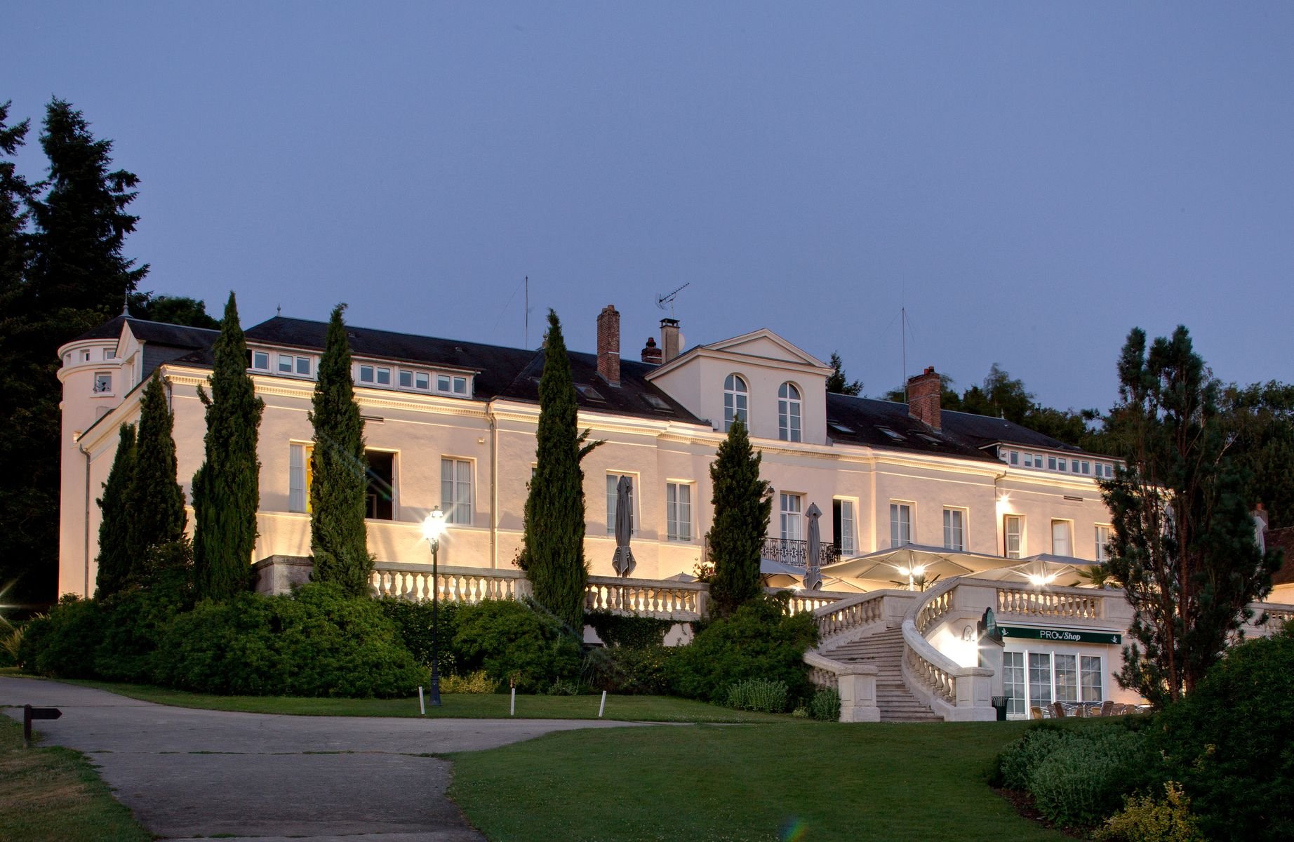 Domaine de Vaugouard **** | Chateau wedding near paris | Younan Collection